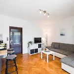 Pope Apartament *