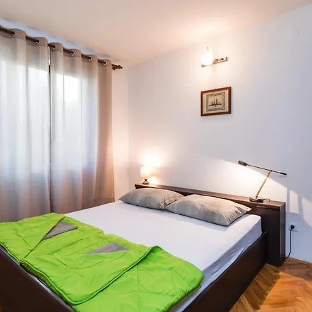 Pope Apartment *